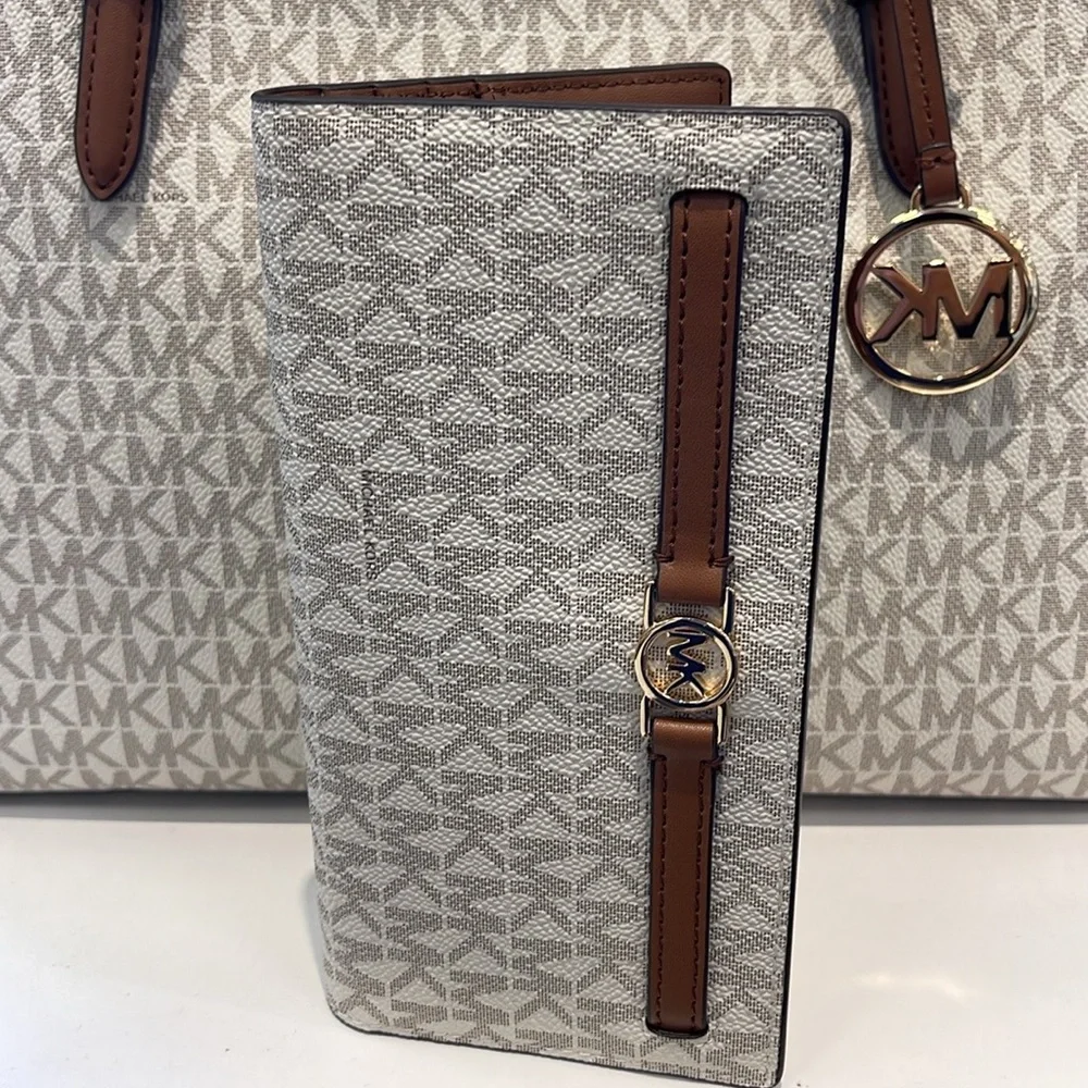 Michael Kors Reed Large Bifold Signature Snap Wallet Card Case Vanilla NWT